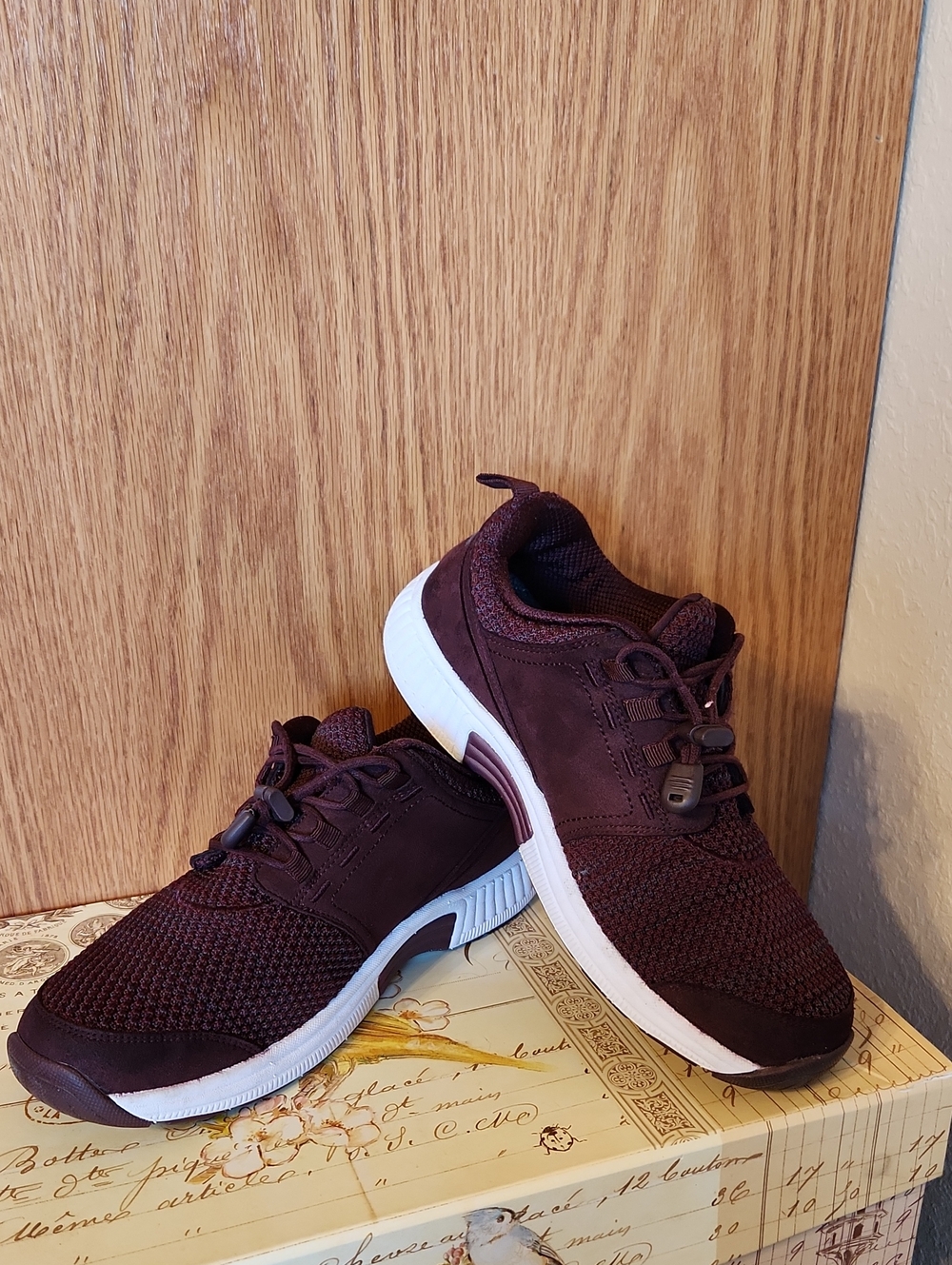 Women's Athletic Sneaker in Deep Burgundy